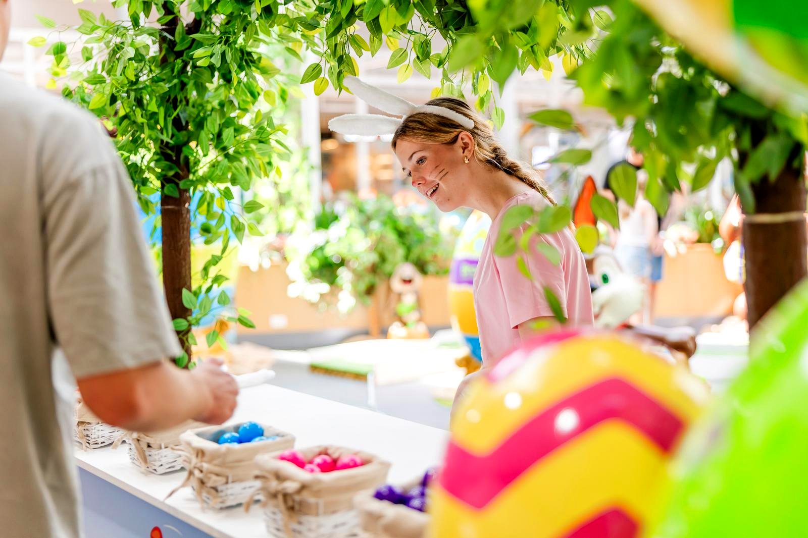 Activation ambassador engaging with a shopping centre guest at an Easter event