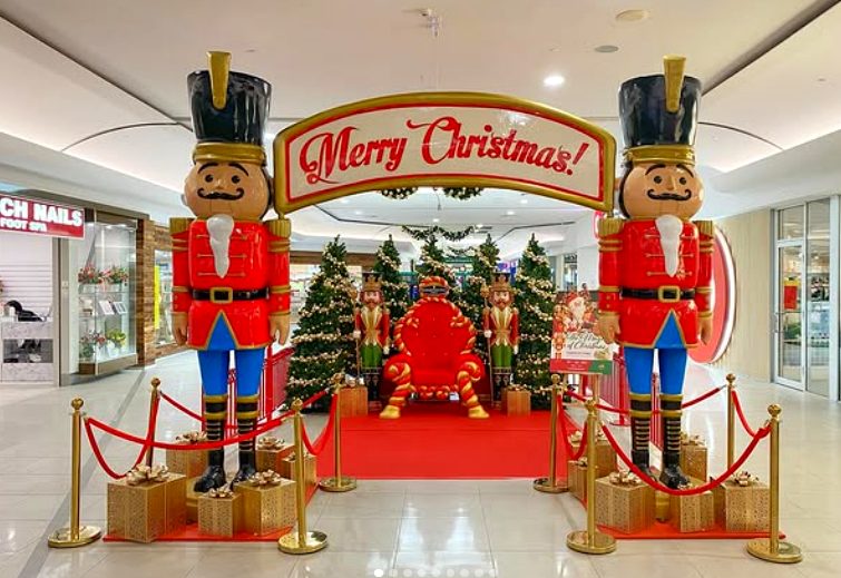 Giant nutcracker soldiers Merry Christmas display